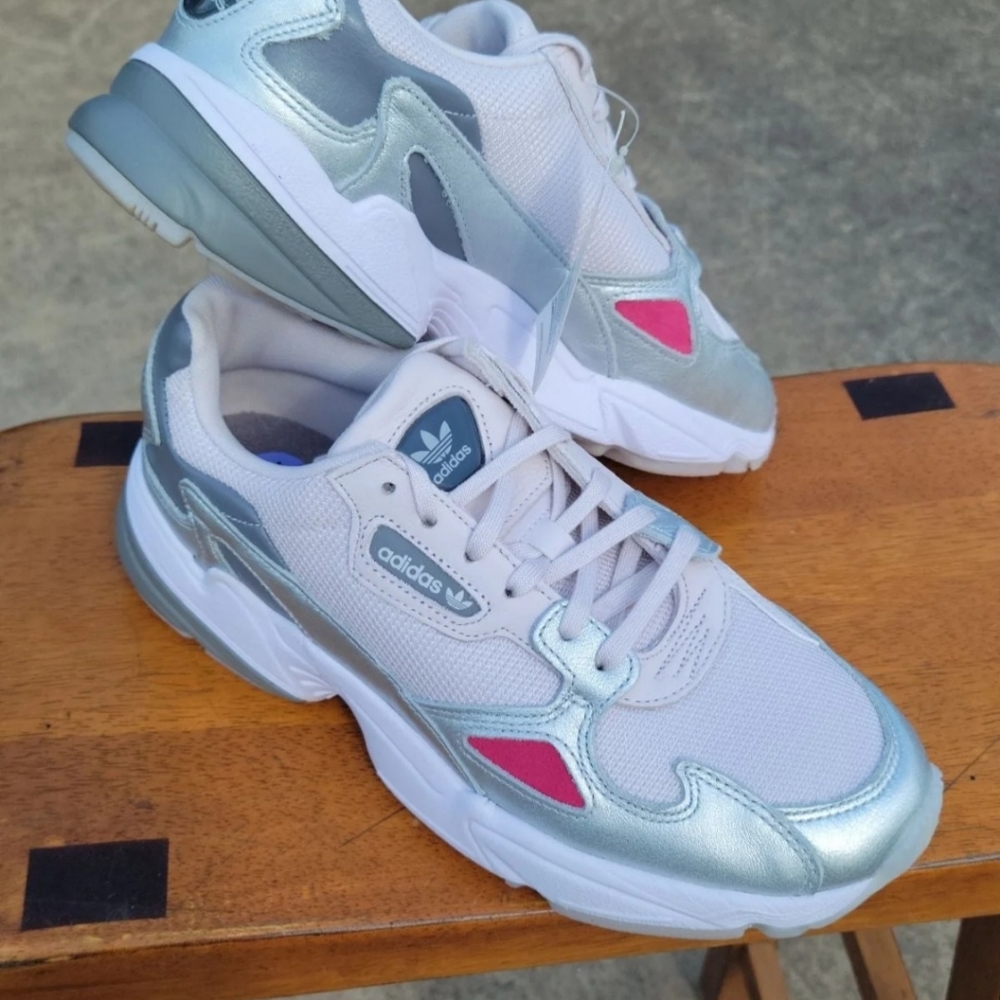 Adidas Falcon W Size 8.5